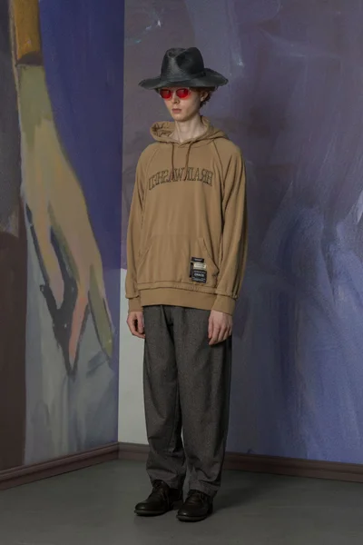 Look 15